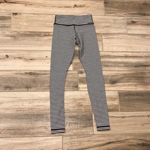 Lululemon B&W Stripe Cotton Wunder Unders - Picture 3 of 8